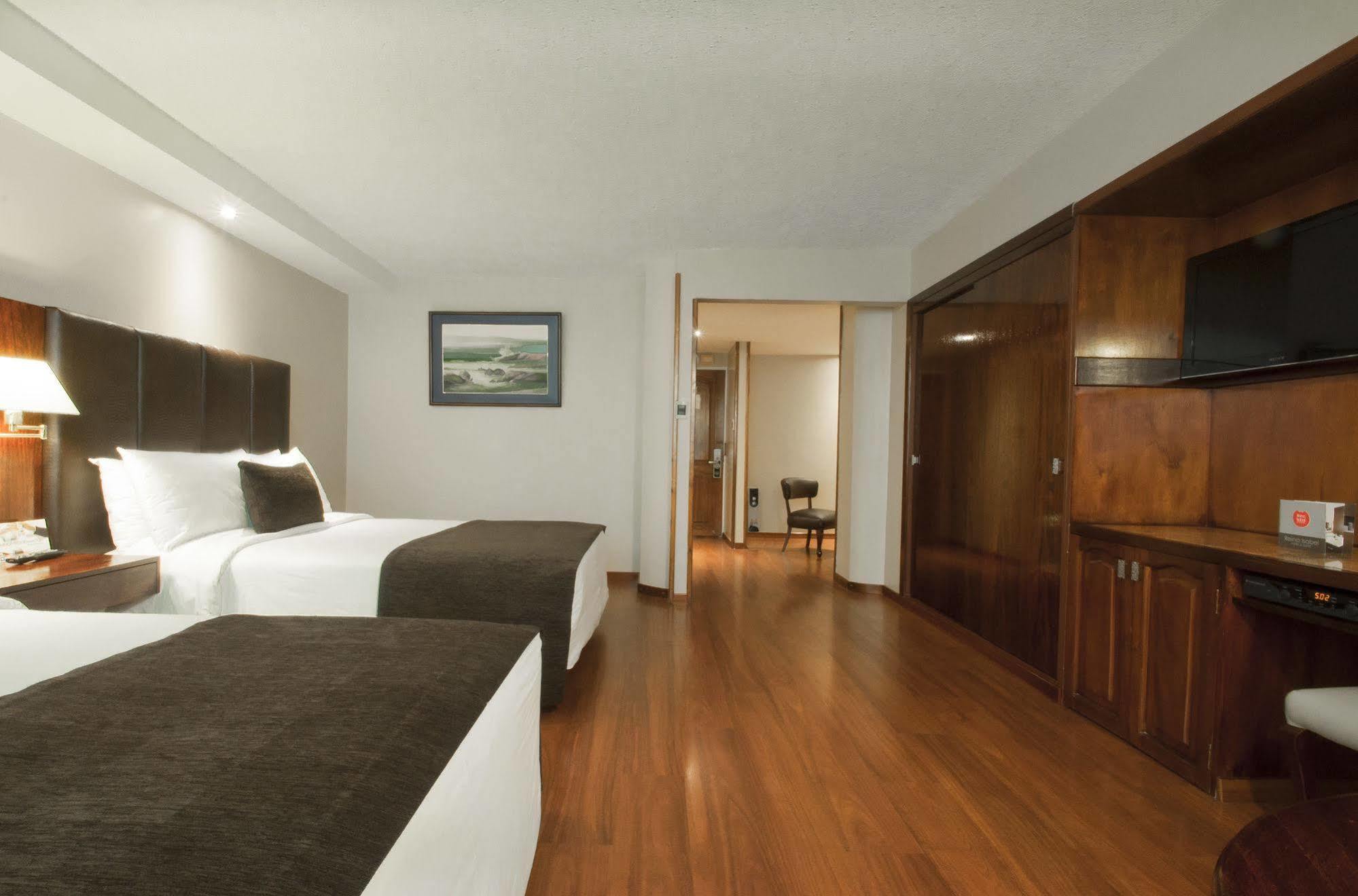 Hotel Reina Isabel Quito
