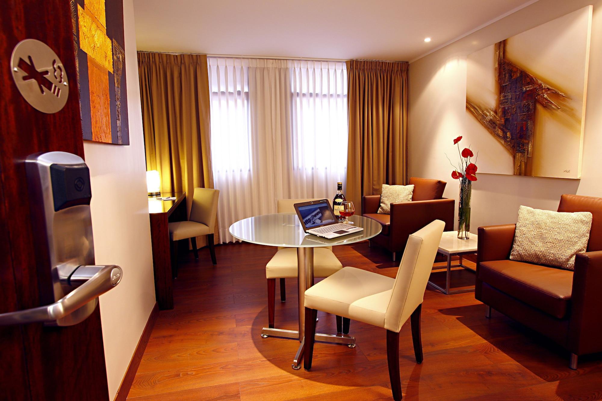 Reina Isabel Hotel Quito