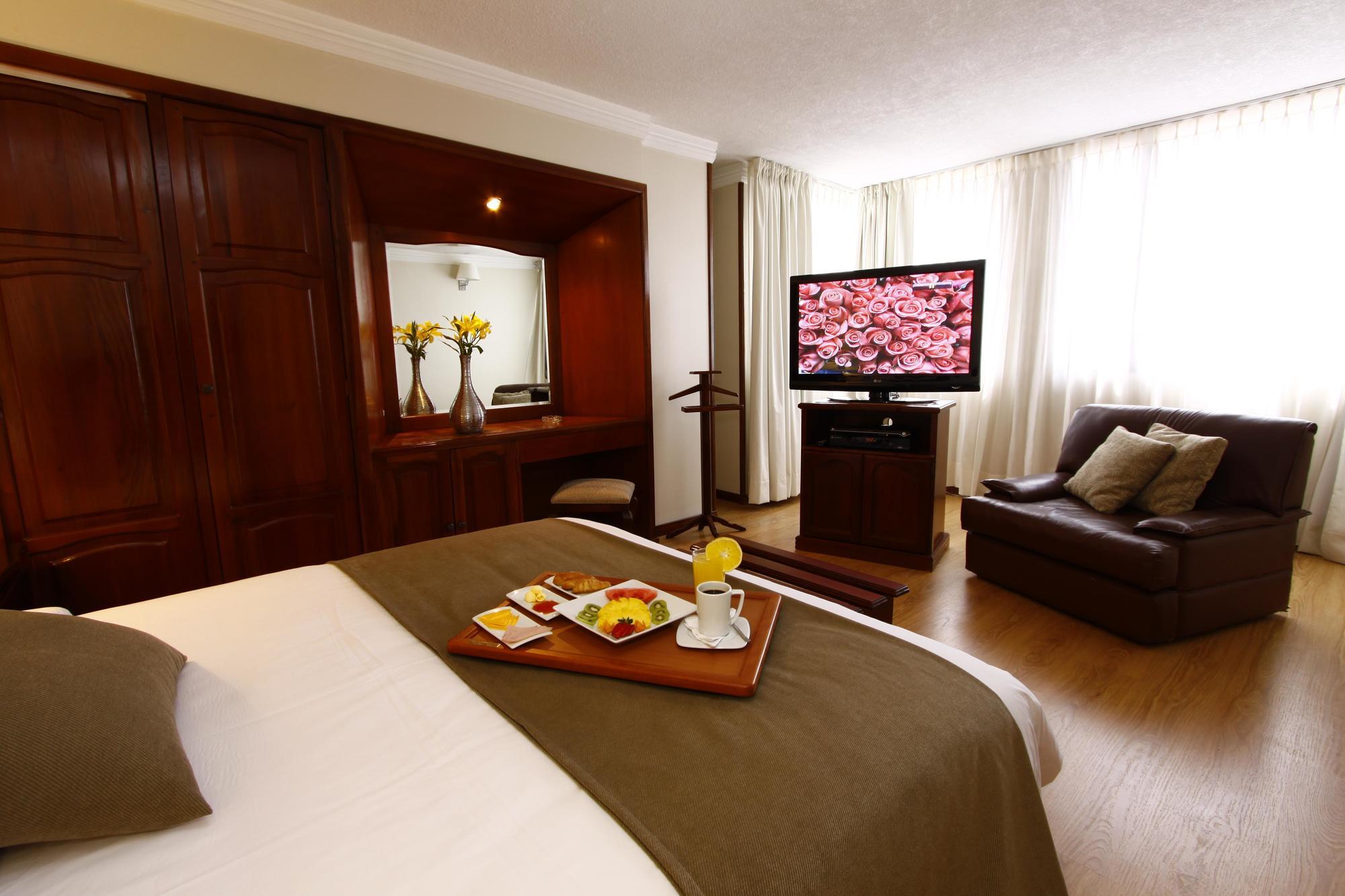 Hotel Reina Isabel 4*