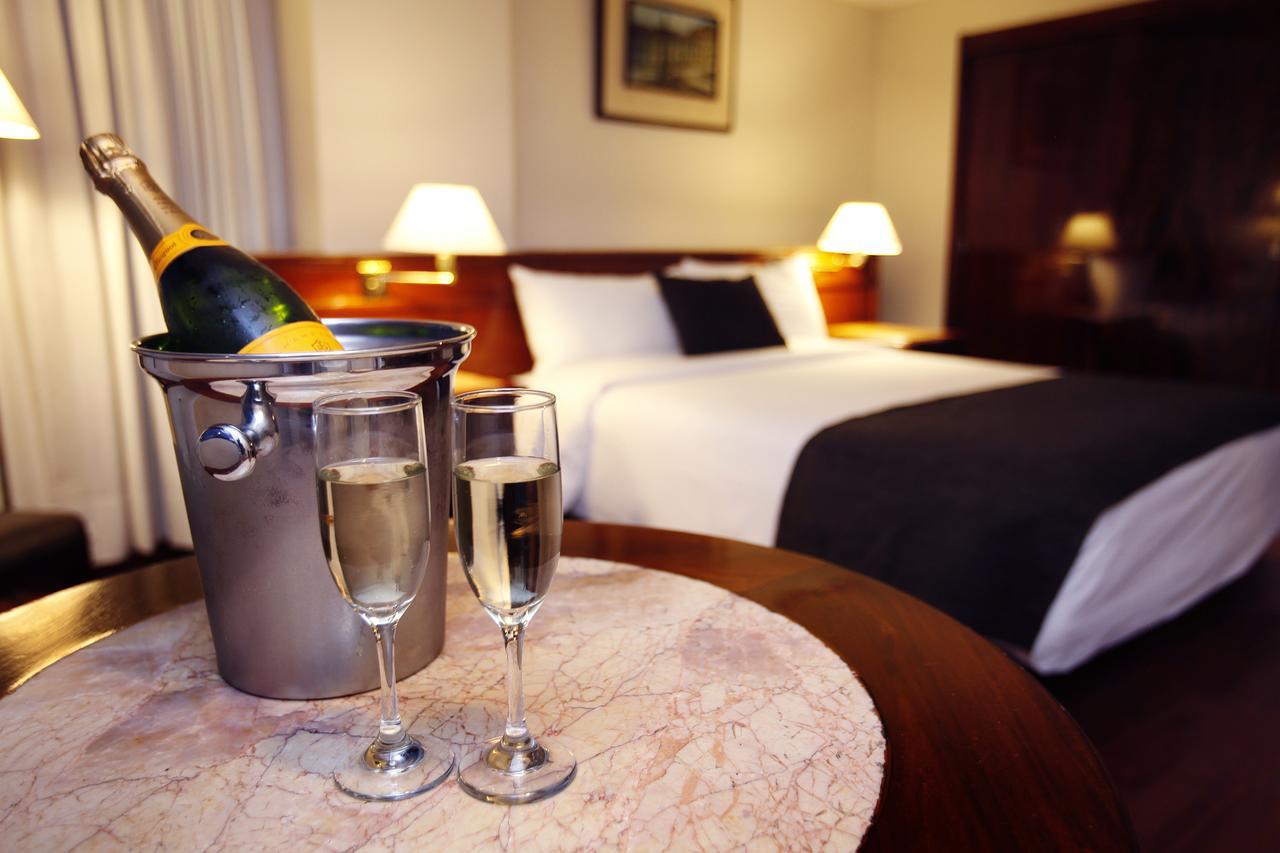 Hotel Reina Isabel 4*